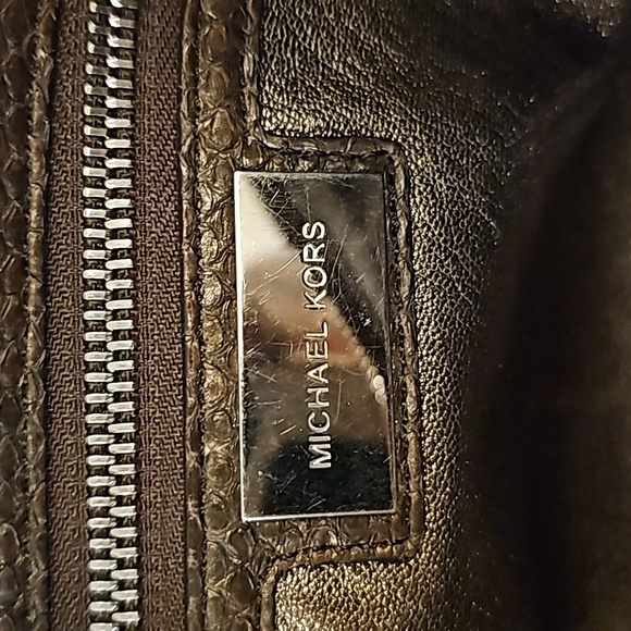 MICHAEL KORS COLLECTION AUTHENTIC PYTHON CONVERTIBLE SATCHEL HANDBAG CRO… - Picture 10 of 12